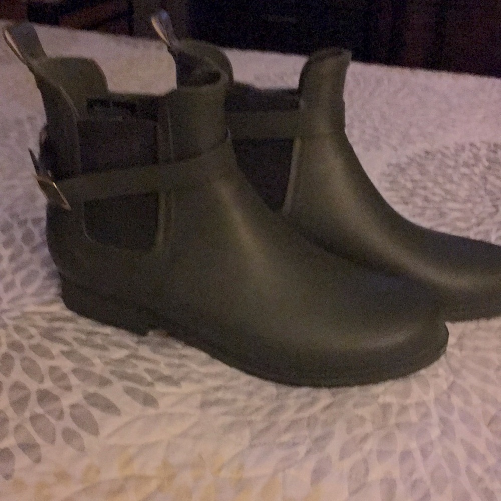 Old Navy rubber ankle boot